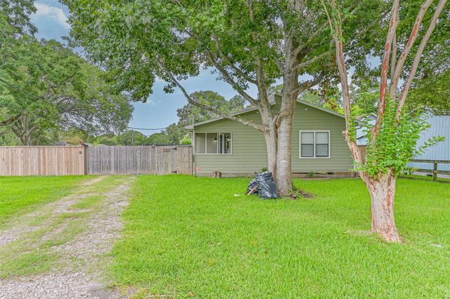 5220 Krueger Drive, Dickinson, TX 77539