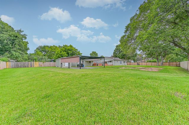 5220 Krueger Drive, Dickinson, TX 77539