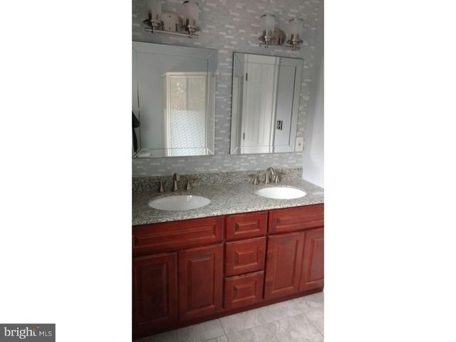 17 FIFTH AVENUE E, Cherry Hill, NJ 08003