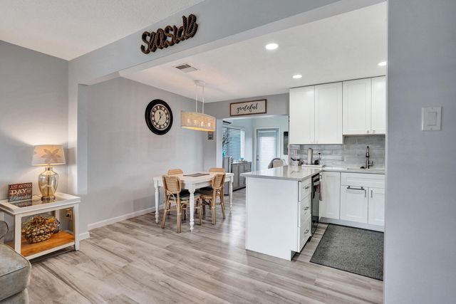 901 SW 6th Avenue, Boynton Beach, FL 33426