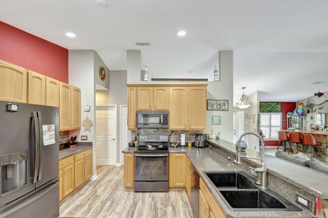 3837 SW Daisy Street, Port St Lucie, FL 34953