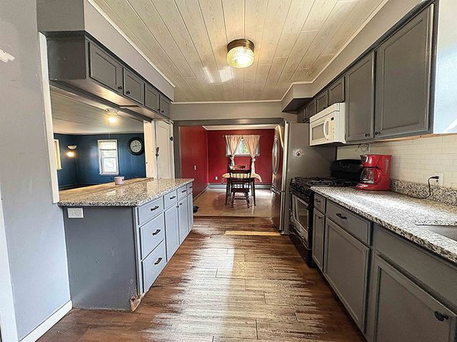 1430 3rd Avenue, Howell Twp, MI 48843