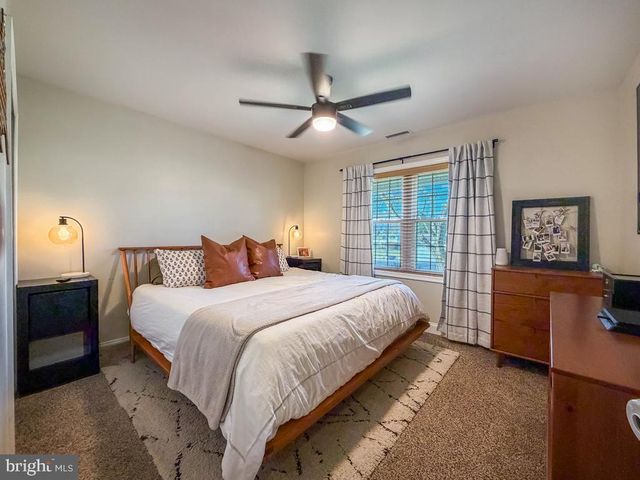 18 JUMP HILL RD, Levittown, PA 19056