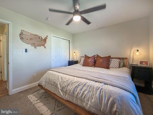 18 JUMP HILL RD, Levittown, PA 19056