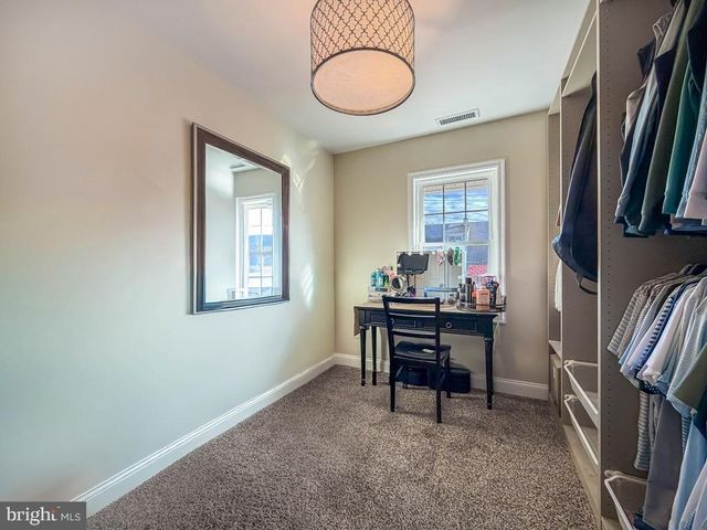 18 JUMP HILL RD, Levittown, PA 19056