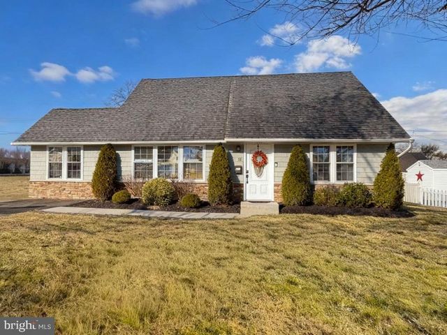 18 JUMP HILL RD, Levittown, PA 19056