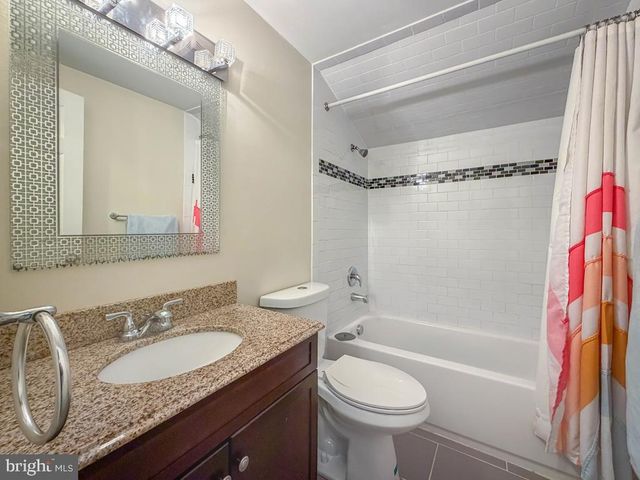 18 JUMP HILL RD, Levittown, PA 19056