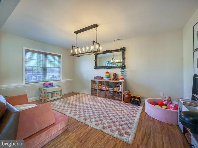 18 JUMP HILL RD, Levittown, PA 19056