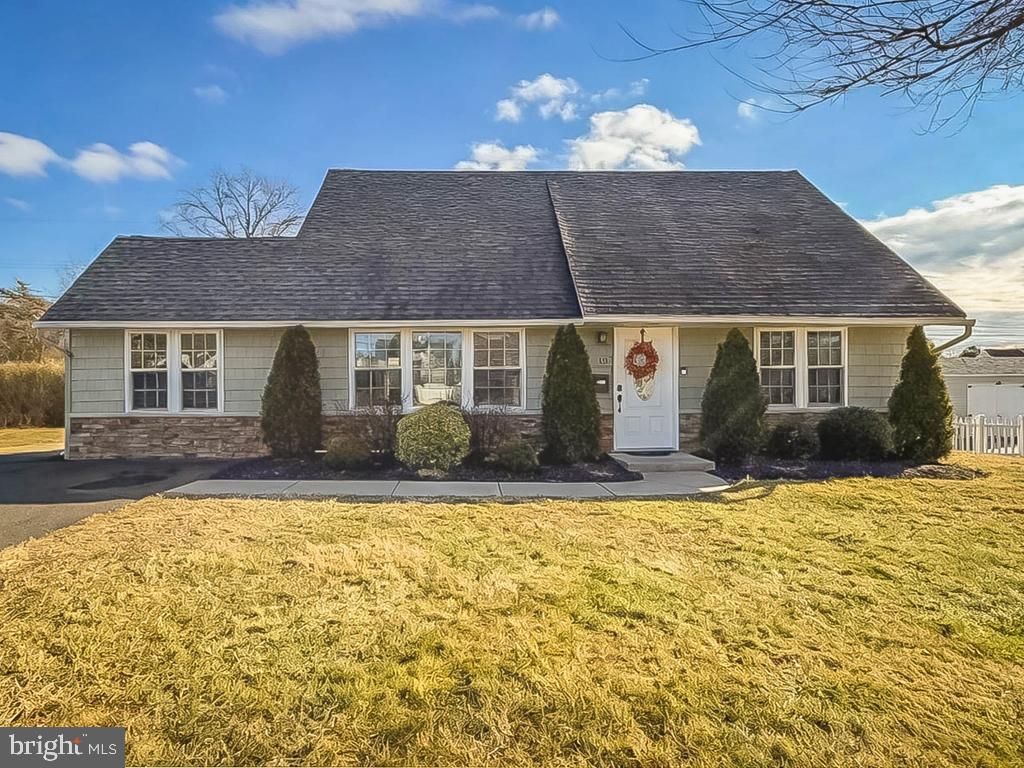 18 JUMP HILL RD, Levittown, PA 19056