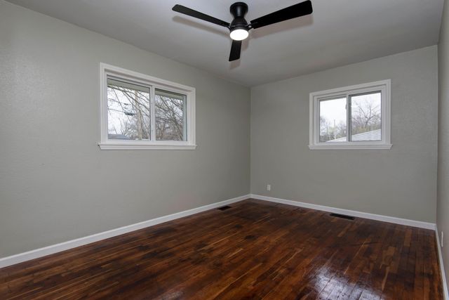 1318 S Newton Avenue, Springfield, MO 65807