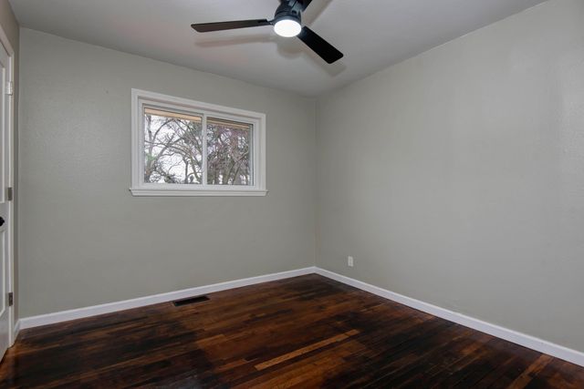 1318 S Newton Avenue, Springfield, MO 65807