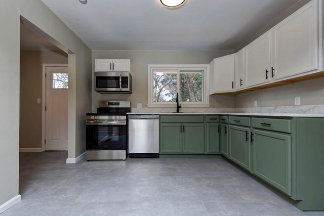 1318 S Newton Avenue, Springfield, MO 65807