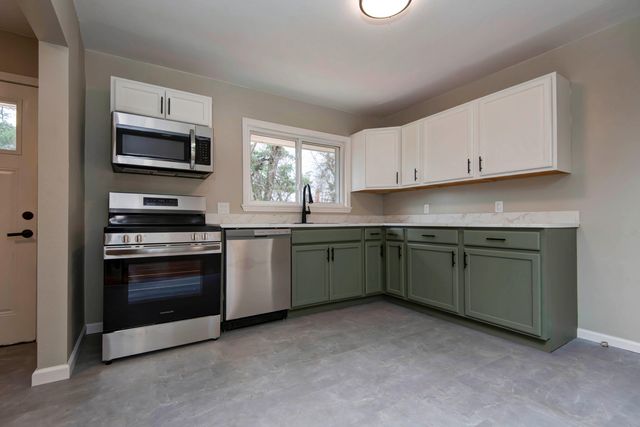 1318 S Newton Avenue, Springfield, MO 65807