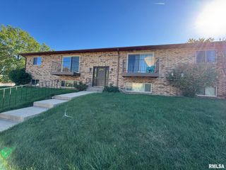 310 30th Avenue Ct Apt 4, Moline, IL 61265