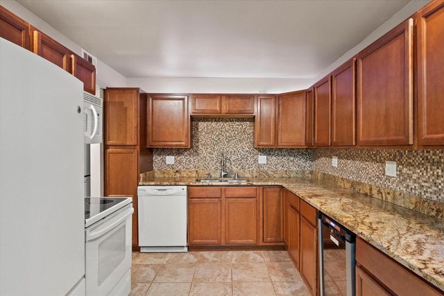 2230 W Good Hope ROAD #25, Glendale, WI 53209