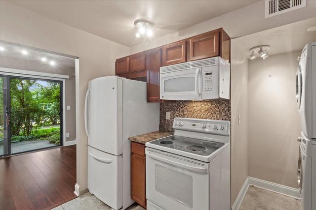 2230 W Good Hope ROAD #25, Glendale, WI 53209