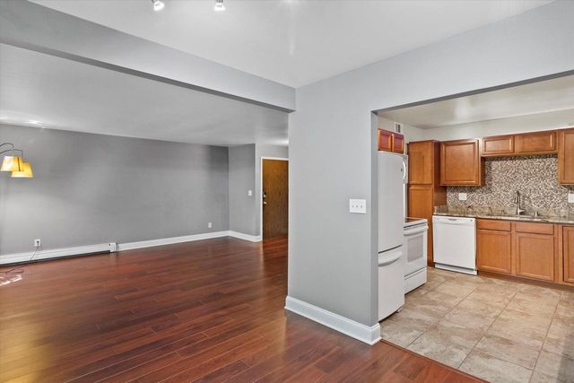 2230 W Good Hope ROAD #25, Glendale, WI 53209