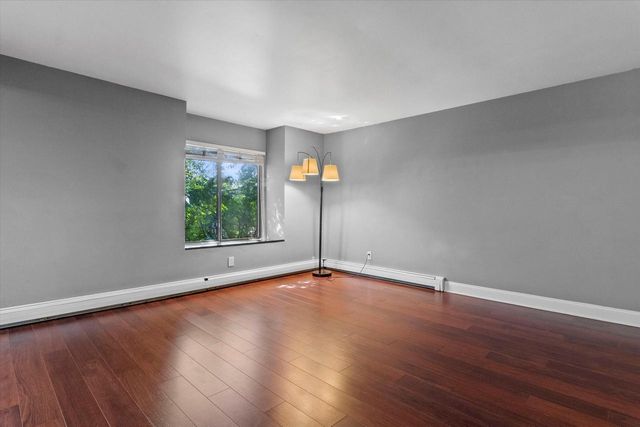 2230 W Good Hope ROAD #25, Glendale, WI 53209