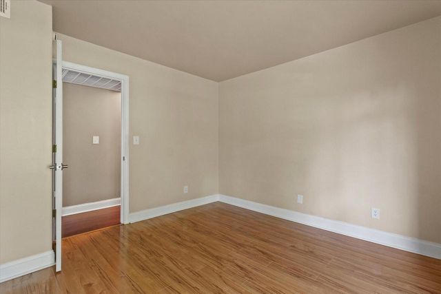 2230 W Good Hope ROAD #25, Glendale, WI 53209