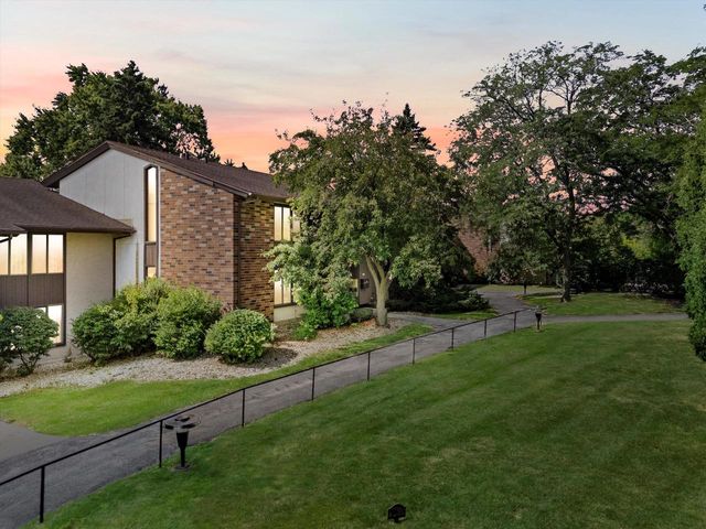 2230 W Good Hope ROAD #25, Glendale, WI 53209