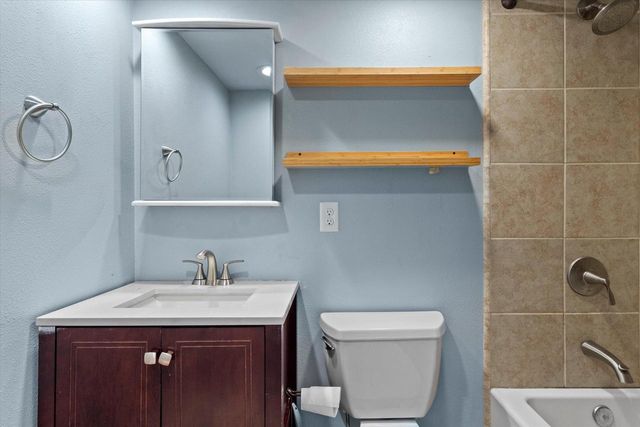 2230 W Good Hope ROAD #25, Glendale, WI 53209