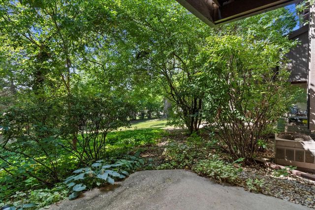 2230 W Good Hope ROAD #25, Glendale, WI 53209