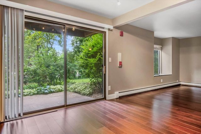 2230 W Good Hope ROAD #25, Glendale, WI 53209