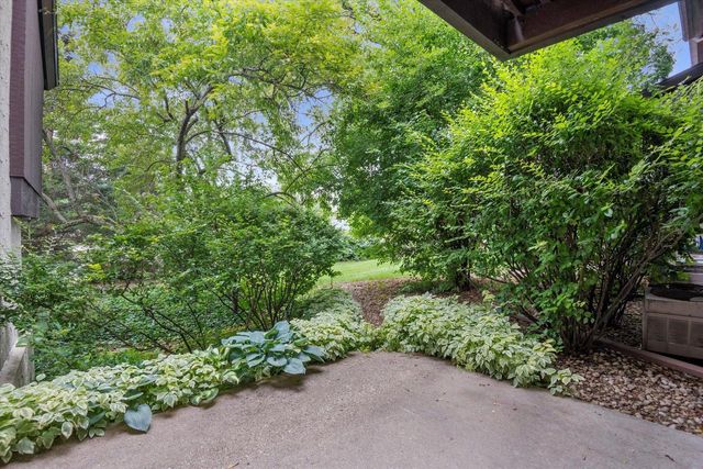 2230 W Good Hope ROAD #25, Glendale, WI 53209