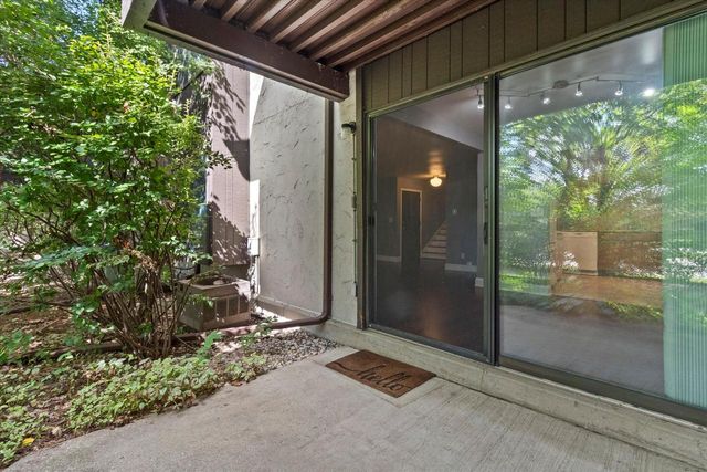 2230 W Good Hope ROAD #25, Glendale, WI 53209