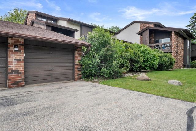 2230 W Good Hope ROAD #25, Glendale, WI 53209