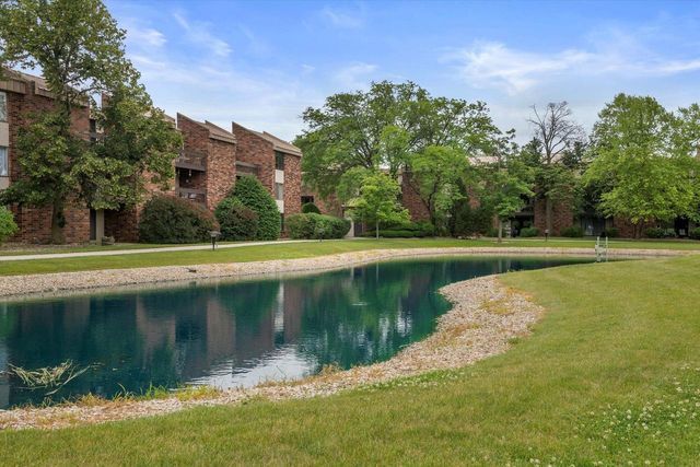 2230 W Good Hope ROAD #25, Glendale, WI 53209