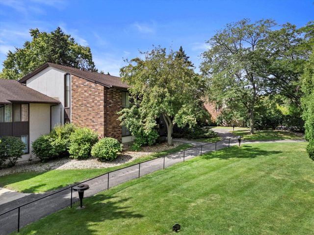 2230 W Good Hope ROAD #25, Glendale, WI 53209