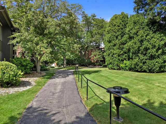 2230 W Good Hope ROAD #25, Glendale, WI 53209