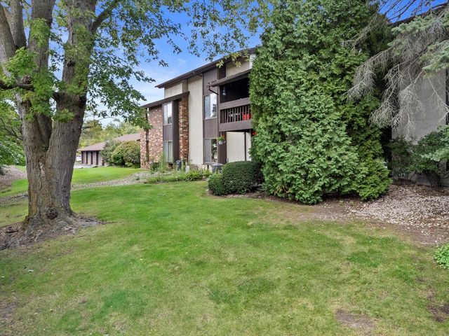 2230 W Good Hope ROAD #25, Glendale, WI 53209