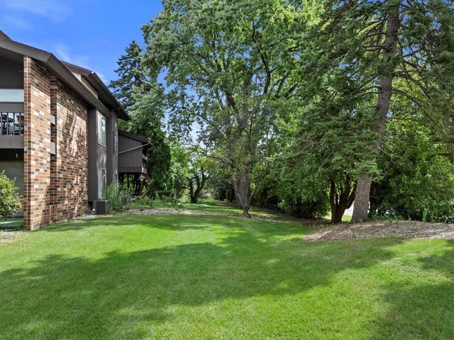 2230 W Good Hope ROAD #25, Glendale, WI 53209