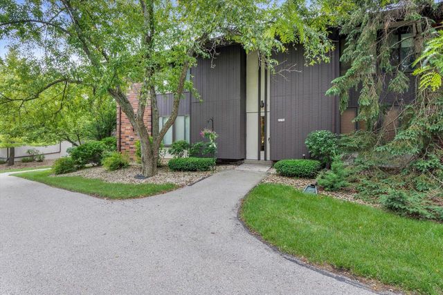 2230 W Good Hope ROAD #25, Glendale, WI 53209