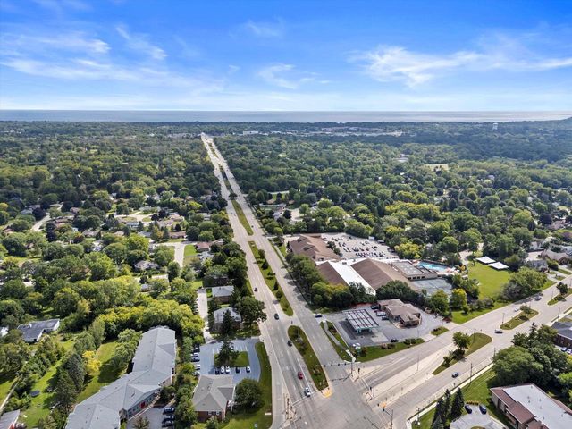 2230 W Good Hope ROAD #25, Glendale, WI 53209
