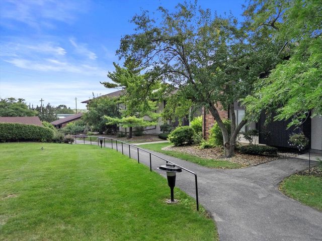 2230 W Good Hope ROAD #25, Glendale, WI 53209