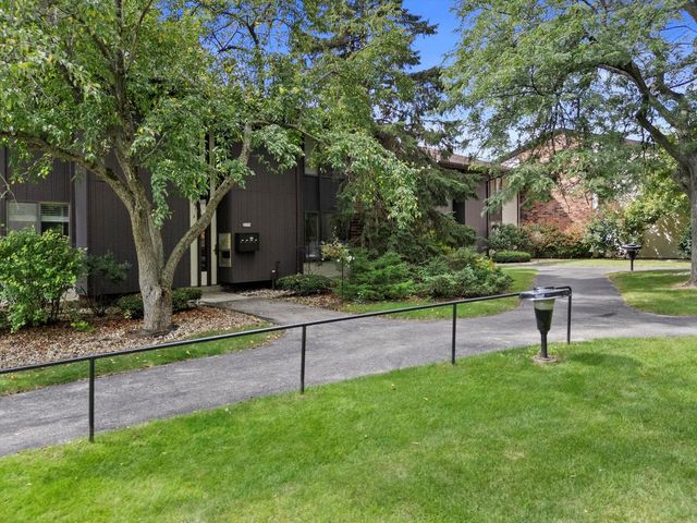 2230 W Good Hope ROAD #25, Glendale, WI 53209