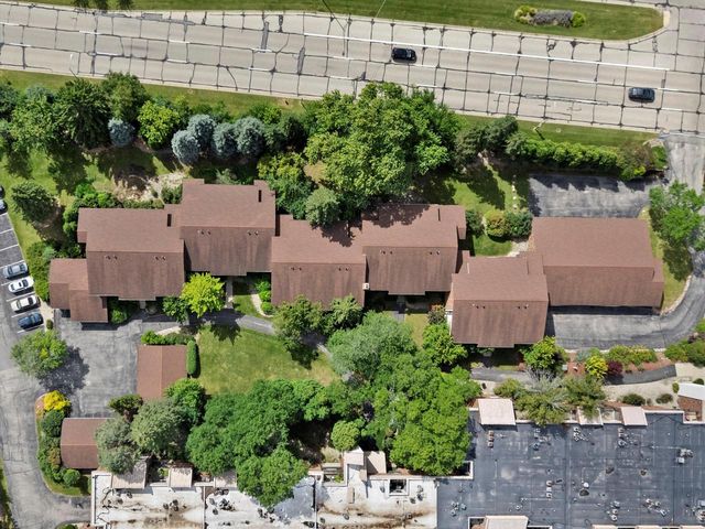 2230 W Good Hope ROAD #25, Glendale, WI 53209