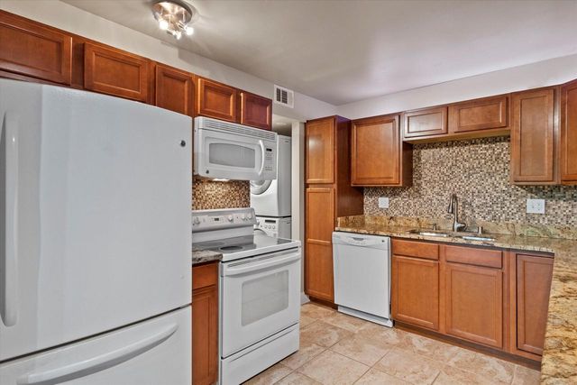 2230 W Good Hope ROAD #25, Glendale, WI 53209