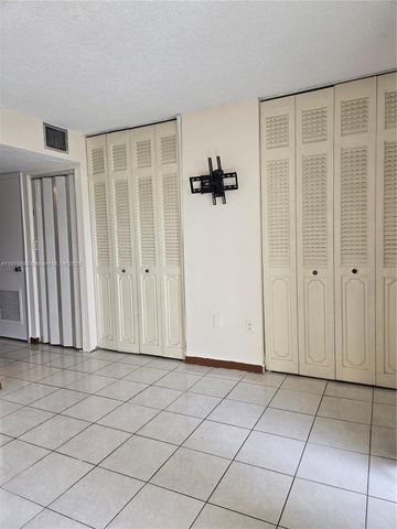 130 S Shore Dr 3B, Miami Beach, FL 33141