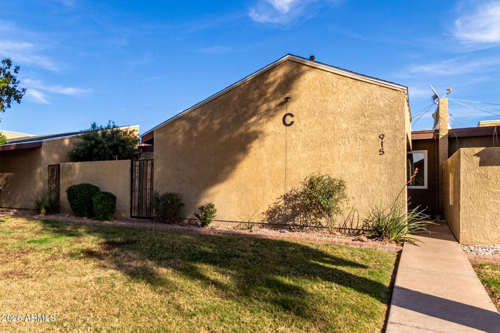 915 S HACIENDA Drive, Tempe, AZ 85281