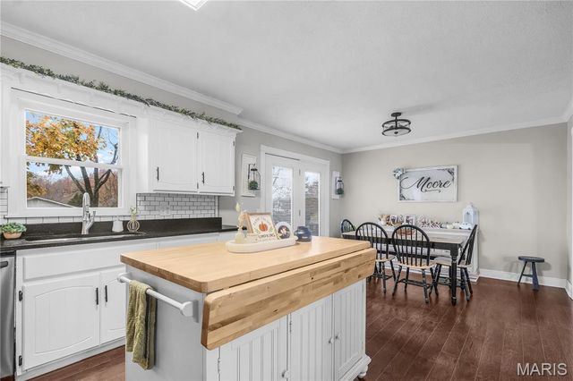 908 E Cottonwood Lane, Dexter, MO 63841