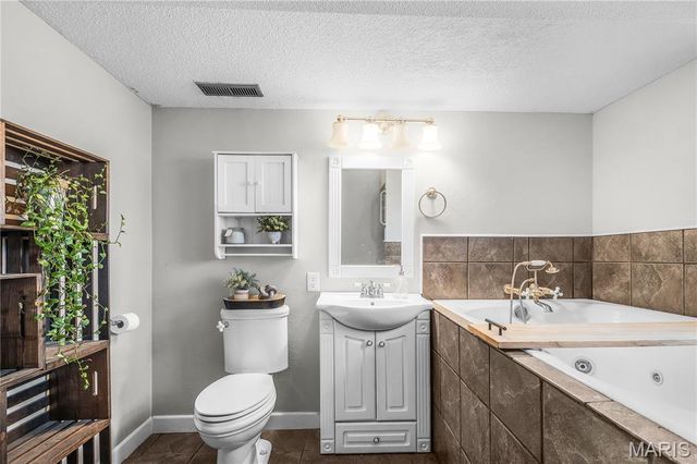 908 E Cottonwood Lane, Dexter, MO 63841