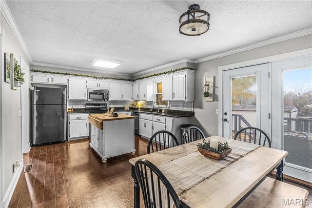 908 E Cottonwood Lane, Dexter, MO 63841