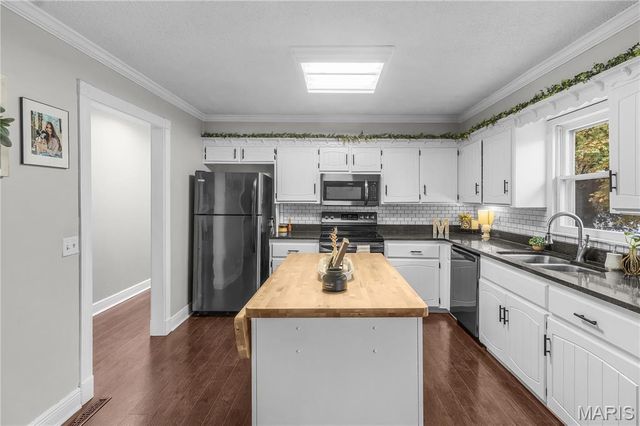 908 E Cottonwood Lane, Dexter, MO 63841