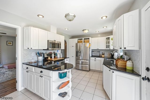 1 Hampton Spring Rd, Hampton Twp., NJ 07860
