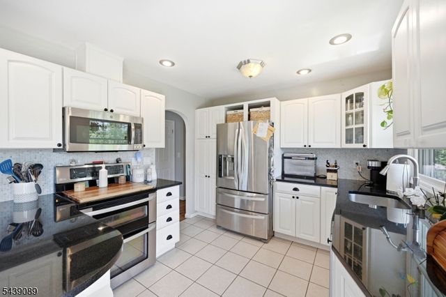 1 Hampton Spring Rd, Hampton Twp., NJ 07860