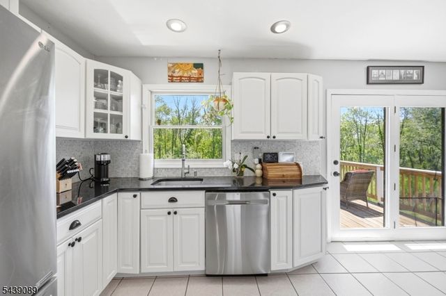 1 Hampton Spring Rd, Hampton Twp., NJ 07860